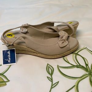 Canvas sling back shoes size 9 NWT